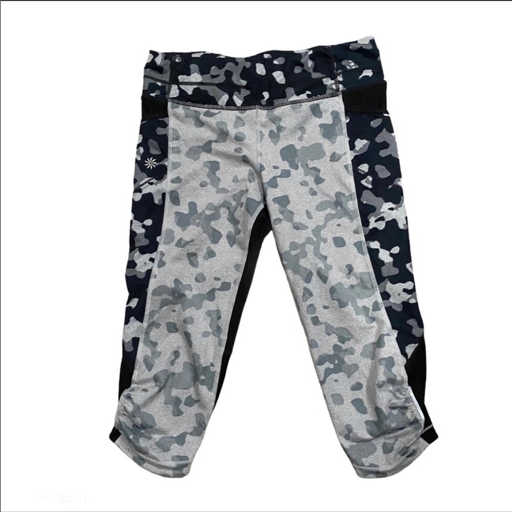ATHLETA GRAY BLACK CAMO CAPRIS LEGGINGS